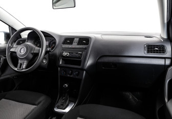 Подержанный автомобиль Volkswagen Polo Sedan 2012 года (9 фото)