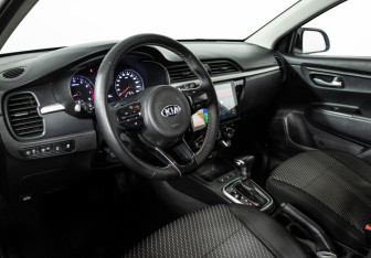 Подержанный автомобиль Kia Rio Sedan 2017 года (11 фото)