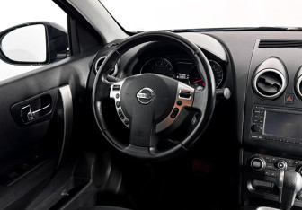 Подержанный автомобиль Nissan Qashqai 2010 года (14 фото)