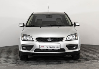 Подержанный автомобиль Ford Focus Sedan 2005 года (2 фото)
