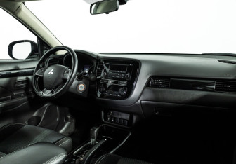 Подержанный автомобиль Mitsubishi Outlander 2019 года (9 фото)