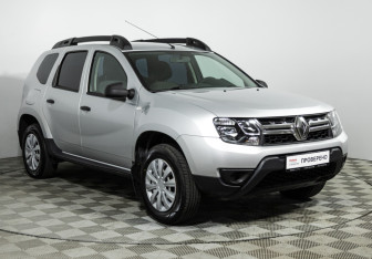 Подержанный автомобиль Renault Duster 2015 года (3 фото)