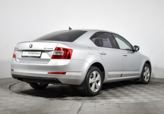 Подержанный автомобиль Skoda Octavia Liftback 2016 года (5 фото)