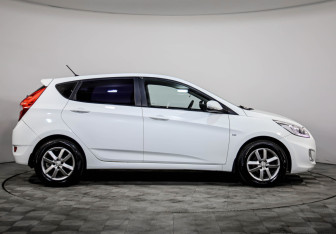 Подержанный автомобиль Hyundai Solaris Hatchback 2013 года (4 фото)