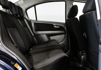 Подержанный автомобиль Suzuki SX4 Sedan 2007 года (13 фото)