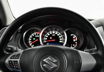 Подержанный автомобиль Suzuki Grand Vitara 2014 года (14 фото)