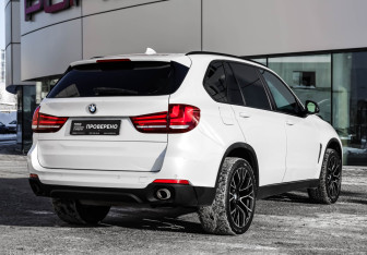 Подержанный автомобиль BMW X5 2017 года (6 фото)