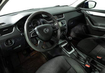 Подержанный автомобиль Skoda Octavia Liftback 2015 года (11 фото)