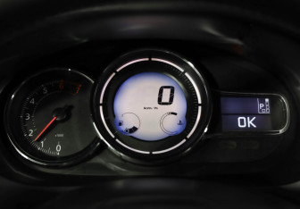 Подержанный автомобиль Renault Fluence 2014 года (13 фото)