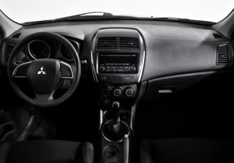 Подержанный автомобиль Mitsubishi ASX 2013 года (14 фото)