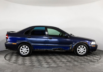 Подержанный автомобиль Volvo S40 2001 года (4 фото)