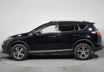 Подержанный автомобиль Toyota RAV4 2008 года (8 фото)