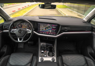 Подержанный автомобиль Volkswagen Touareg 2019 года (13 фото)