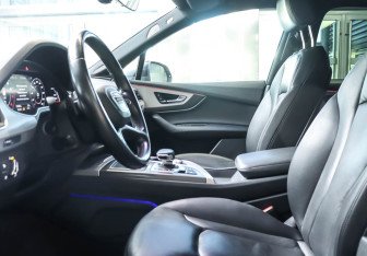 Подержанный автомобиль Audi Q7 2015 года (22 фото)