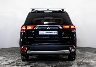 Подержанный автомобиль Mitsubishi Outlander 2016 года (6 фото)