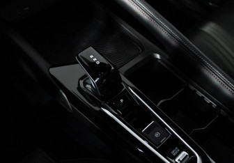 Подержанный автомобиль Geely Coolray 2023 года (18 фото)