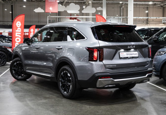 Подержанный автомобиль Kia Sorento 2024 года (9 фото)