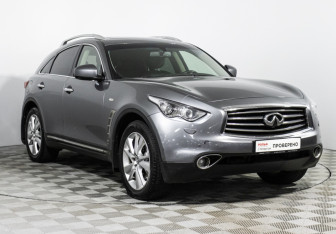 Подержанный автомобиль Infiniti FX 2012 года (3 фото)