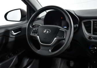 Подержанный автомобиль Hyundai Solaris Sedan 2021 года (15 фото)