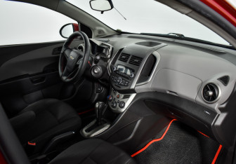 Подержанный автомобиль Chevrolet Aveo Sedan 2012 года (13 фото)