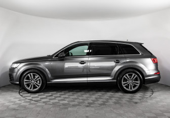 Подержанный автомобиль Audi Q7 2015 года (9 фото)