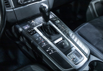 Подержанный автомобиль Porsche Macan 2018 года (20 фото)