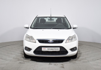 Подержанный автомобиль Ford Focus Sedan 2011 года (2 фото)