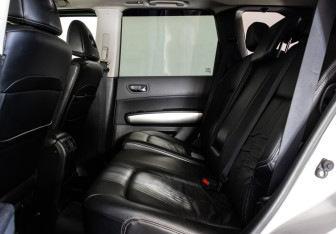 Подержанный автомобиль Nissan X-Trail 2007 года (16 фото)