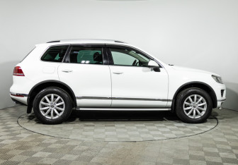 Подержанный автомобиль Volkswagen Touareg 2014 года (4 фото)