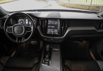 Подержанный автомобиль Volvo XC60 2019 года (12 фото)