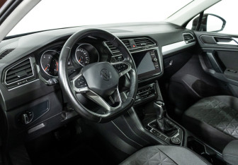 Подержанный автомобиль Volkswagen Tiguan 2021 года (11 фото)