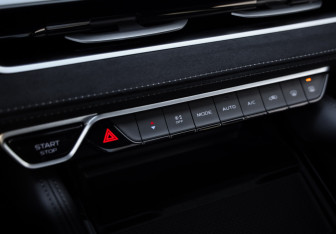 Подержанный автомобиль Geely Monjaro 2024 года (21 фото)