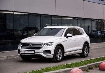 Подержанный автомобиль Volkswagen Touareg 2020 года (3 фото)