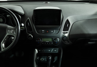 Подержанный автомобиль Hyundai ix35 2014 года (14 фото)