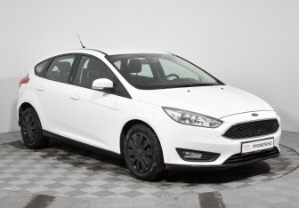 Подержанный автомобиль Ford Focus Hatchback 2017 года (3 фото)