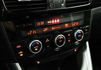 Подержанный автомобиль Mazda CX-5 2012 года (15 фото)