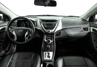 Подержанный автомобиль Hyundai Avante Sedan 2011 года (13 фото)