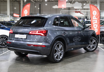 Подержанный автомобиль Audi Q5 2019 года (10 фото)