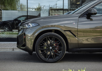 Подержанный автомобиль BMW X6 2023 года (10 фото)