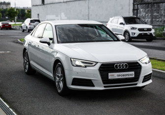 Подержанный автомобиль Audi A4 Sedan 2018 года (5 фото)