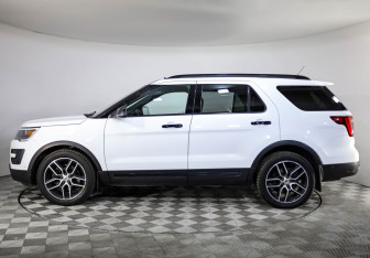 Подержанный автомобиль Ford Explorer 2015 года (8 фото)