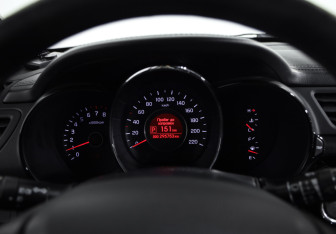 Подержанный автомобиль Kia Rio Hatchback 2013 года (10 фото)