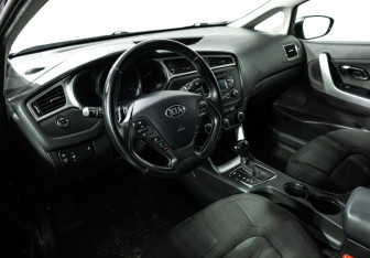 Подержанный автомобиль Kia Ceed Hatchback 2016 года (11 фото)