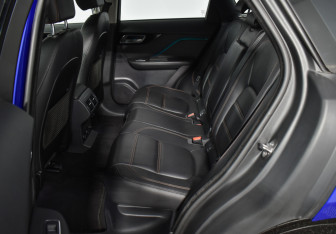 Подержанный автомобиль Jaguar F-Pace 2018 года (11 фото)