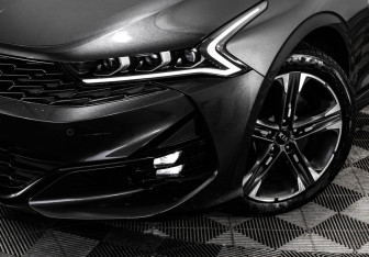 Подержанный автомобиль Kia K5 2021 года (3 фото)