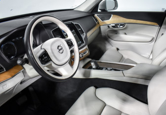 Подержанный автомобиль Volvo XC90 2021 года (9 фото)