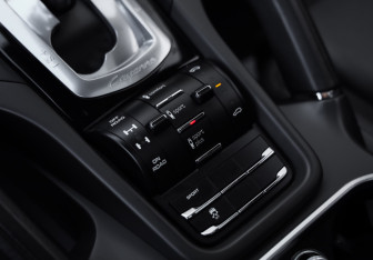 Подержанный автомобиль Porsche Cayenne 2015 года (17 фото)