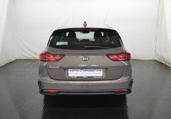 Подержанный автомобиль Kia Ceed Wagon 2019 года (6 фото)