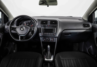Подержанный автомобиль Volkswagen Polo Sedan 2016 года (10 фото)