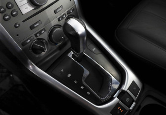 Подержанный автомобиль Opel Antara 2013 года (12 фото)